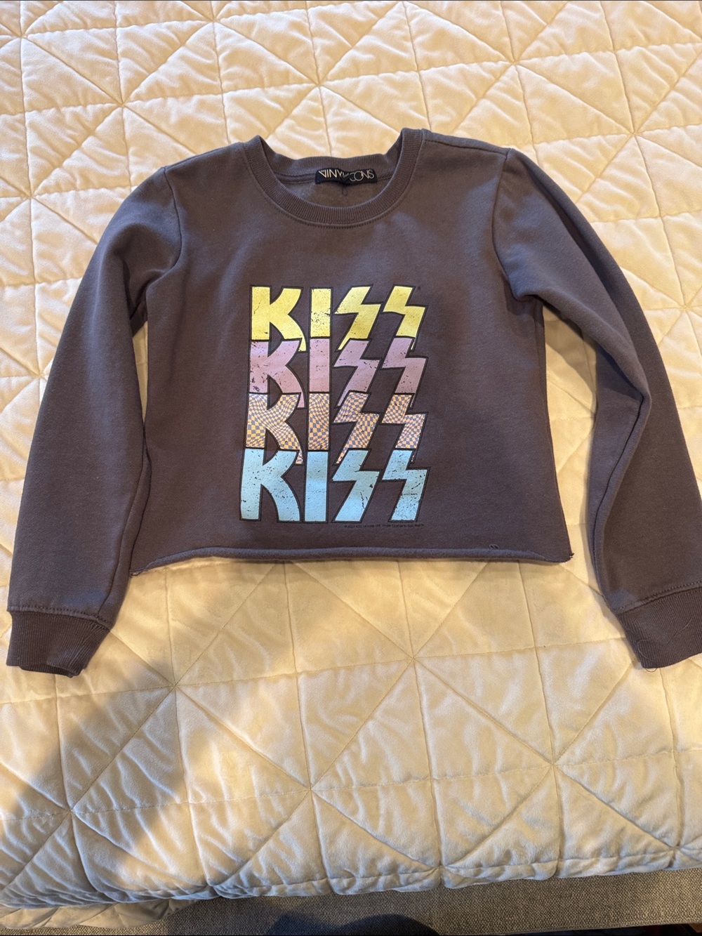 Girls' Purple 'KISS' cropped Graphic Sweatshirt